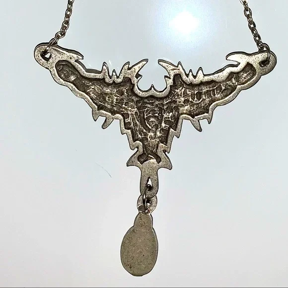 Gothic silvertone metal vines necklace - Picture 2 of 3